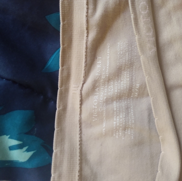 Vs panties size medium - Picture 5 of 5